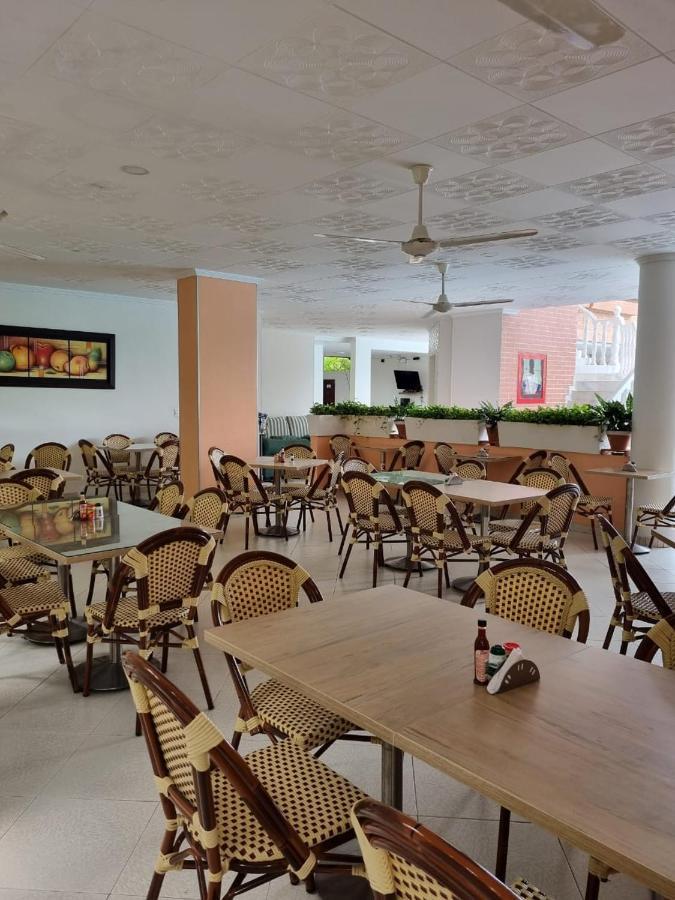 Zahira Hotel Melgar Buitenkant foto