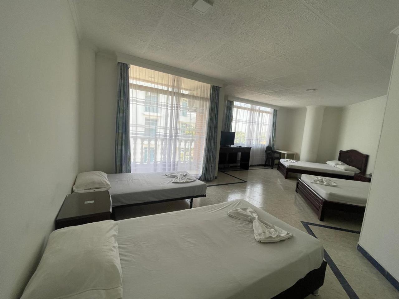 Zahira Hotel Melgar Buitenkant foto