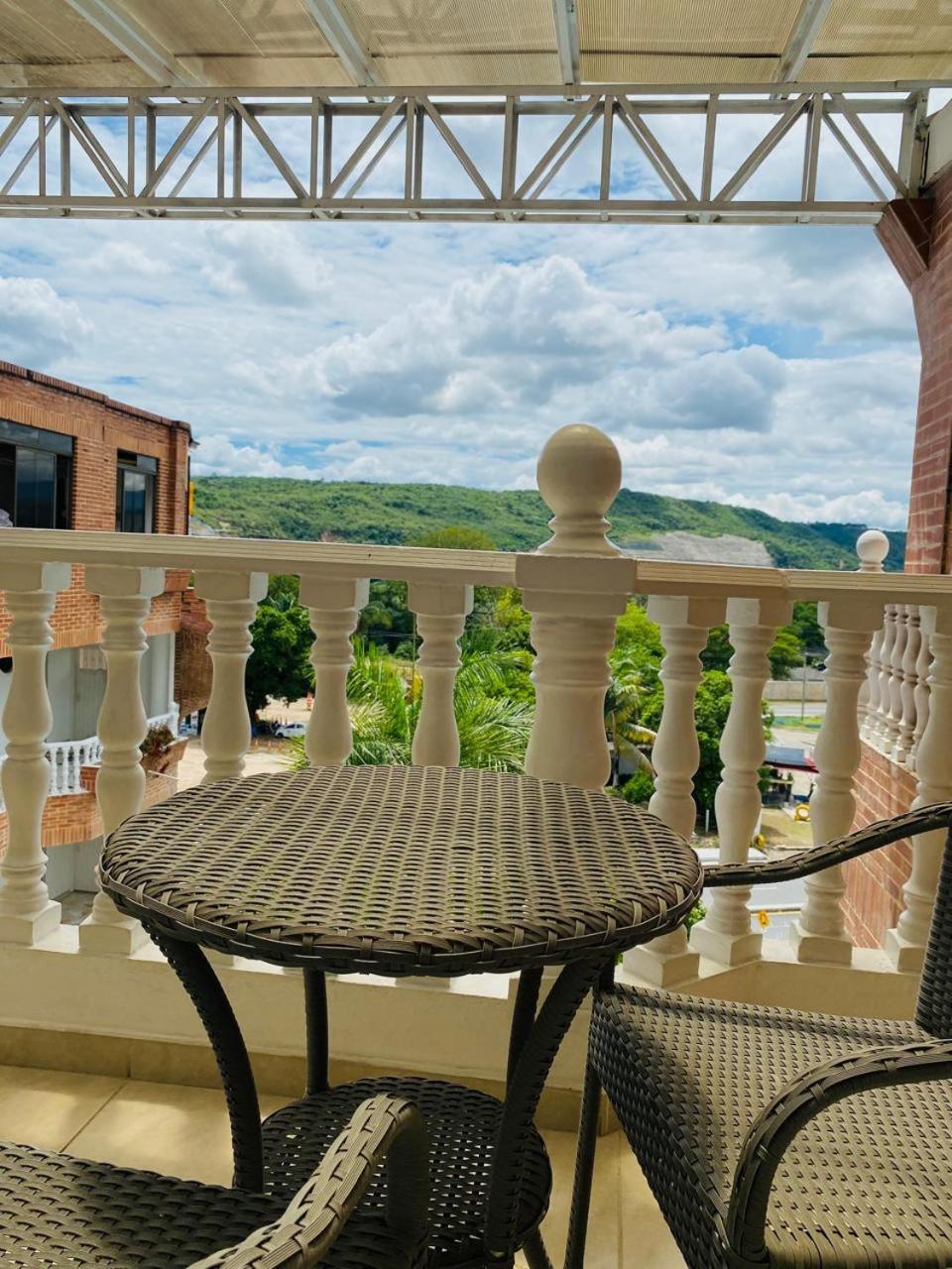 Zahira Hotel Melgar Buitenkant foto