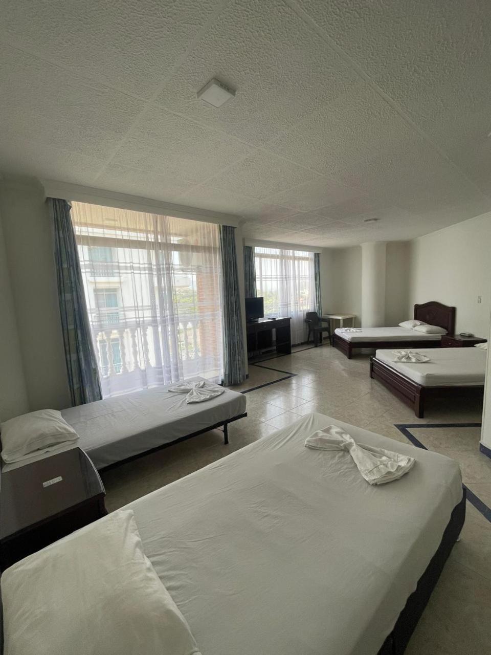 Zahira Hotel Melgar Buitenkant foto